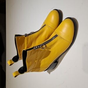 Yellow Leather "Mod" Zip-up Heeled Chelsea Boots (Size EU 38; US 7.5)
